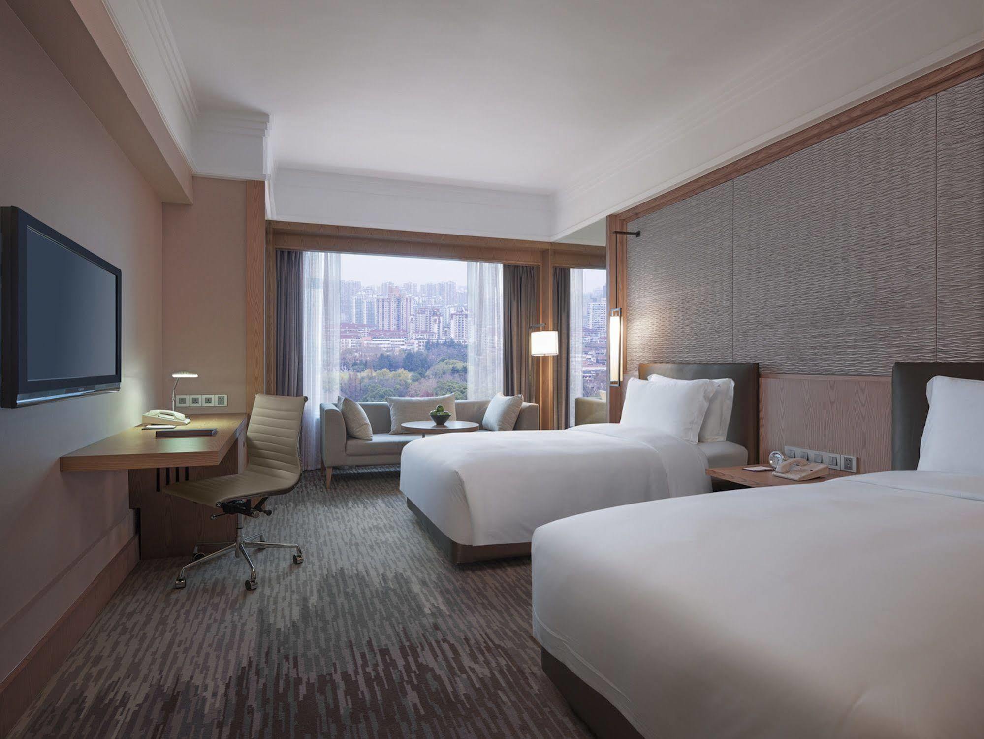 Caption By Hyatt Zhongshan Park Шанхай Екстериор снимка